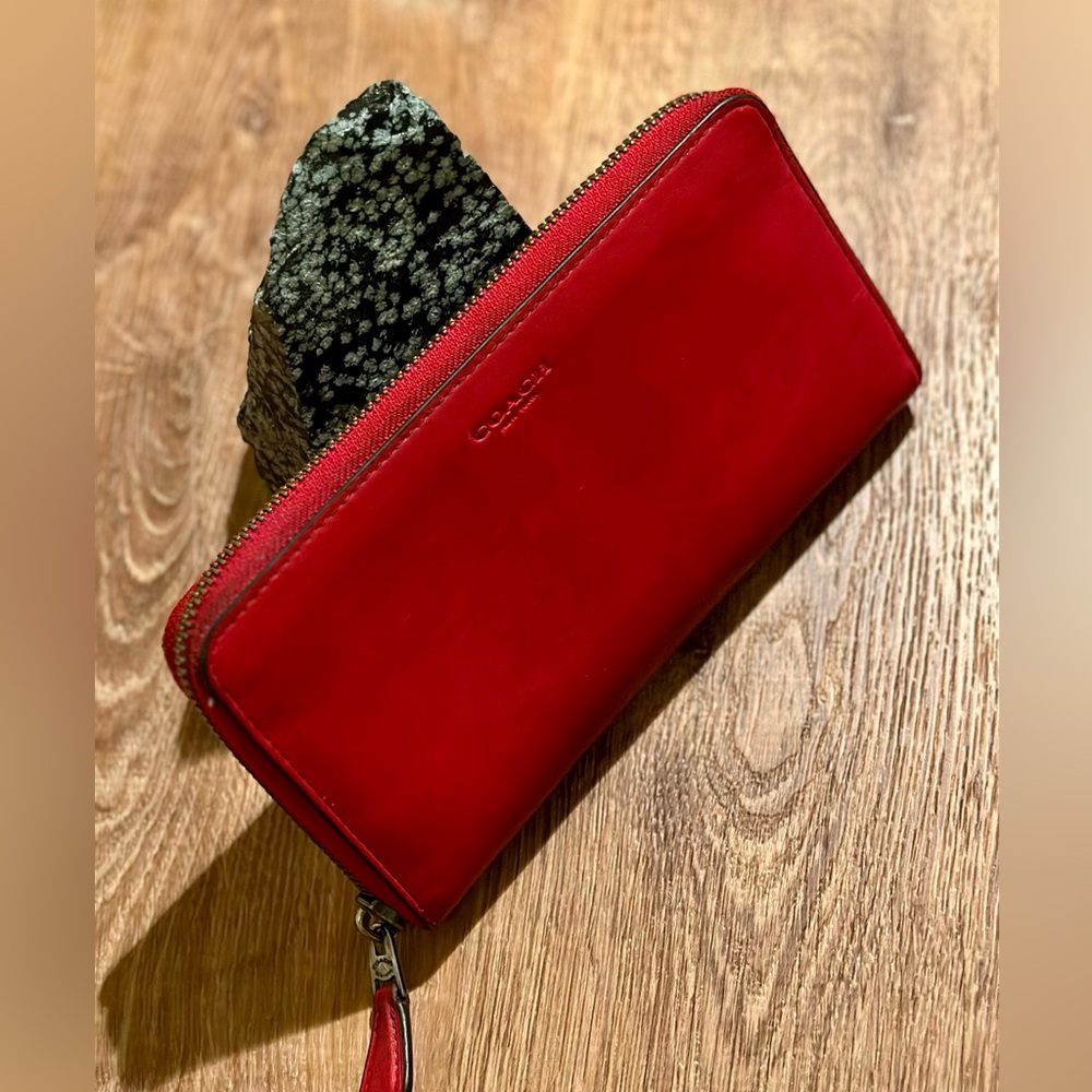 RED COACH GLOVE LEATHER WALLET vintage 00's Genuine Calf Leather 3/4 zip around